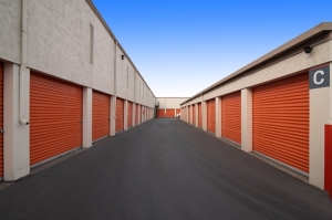Public Storage - Oakland - 680 Hegenberger Road - Photo 2