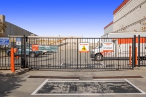 Public Storage - Los Angeles - 12681 W Jefferson Blvd - Photo 4