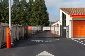 Public Storage - Saratoga - 12299 Saratoga Sunnyvale Rd - Photo 4