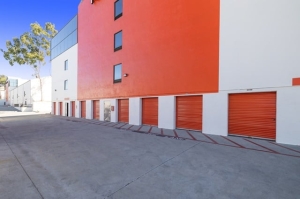 Public Storage - Los Angeles - 1712 Glendale Blvd - Photo 2