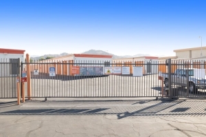 Public Storage - Sun Valley - 9036 Glenoaks Blvd - Photo 4