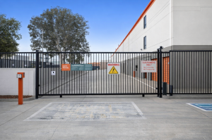 Public Storage - Los Angeles - 3821 Jefferson Blvd - Photo 4