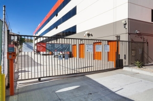 Public Storage - Los Angeles - 6701 S Sepulveda Blvd - Photo 4