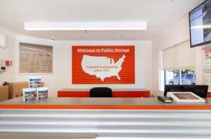 Public Storage - Los Angeles - 6701 S Sepulveda Blvd - Photo 3