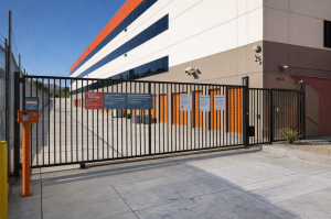 Public Storage - Los Angeles - 6701 S Sepulveda Blvd - Photo 4