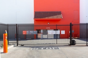 Public Storage - Los Angeles - 11802 W Washington Blvd - Photo 4
