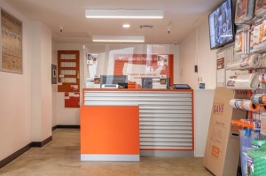 Public Storage - Los Angeles - 300 Avery St - Photo 3
