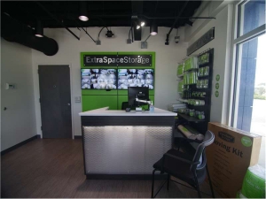 Extra Space Storage - 7192 - St Petersburg - 7th Ave N - Photo 7