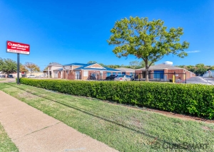 CubeSmart Self Storage - TX Arlington S Cooper Street - Photo 1