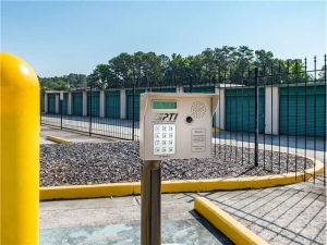 Extra Space Storage - 0242 - Stone Mountain - Hambrick Rd - Photo 2