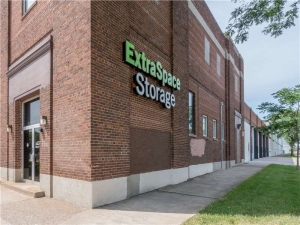 Extra Space Storage - 7060 - Minneapolis - Hennepin Ave