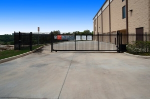 Public Storage - San Antonio - 23015 N Highway 281 - Photo 4
