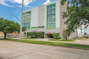 Extra Space Storage - 7624 - Metairie - Severn Ave