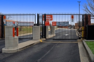 Public Storage - Glen Burnie - 6704 Ritchie Hwy - Photo 4