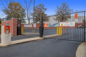 Public Storage - Capitol Heights - 800 Ritchie Rd - Photo 4