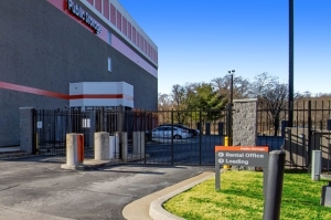 Public Storage - Baltimore - 7304 McClean Blvd - Photo 4