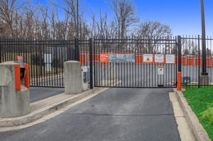 Public Storage - Baltimore - 4001 Southwestern Blvd - Photo 4