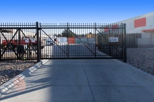 Public Storage - Omaha - 301 S 74th St - Photo 4