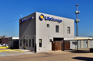Storage Units at Life Storage - San Antonio - 636 Southwest Loop 410 - 636 Southwest Loop 410