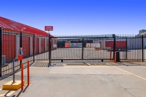 Public Storage - Yukon - 515 N Mustang Rd - Photo 4