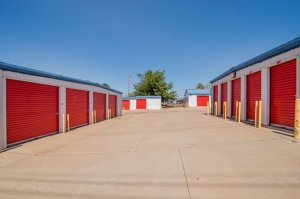 Public Storage - Yukon - 515 N Mustang Rd - Photo 2