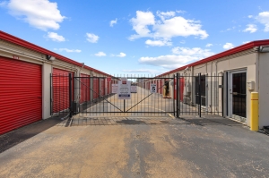 Small Town Storage - Houston - Rowlett - Photo 6