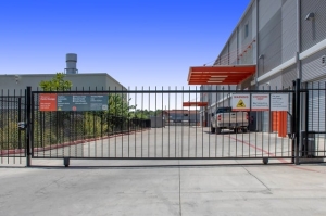Public Storage - San Antonio - 1426 N Panam Expy - Photo 4