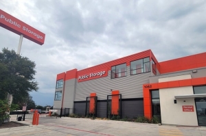 Public Storage - San Antonio - 1062 NE Loop 410 - Photo 1