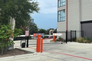 Public Storage - San Antonio - 1062 NE Loop 410 - Photo 4