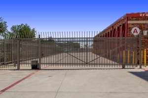 Public Storage - Fort Worth - 11025 N Riverside Dr - Photo 4