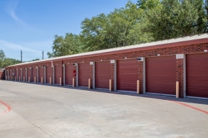 Public Storage - Carrollton - 2200 E Belt Line Rd - Photo 2