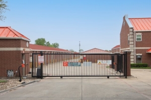 Public Storage - Fort Worth - 5624 Basswood Blvd - Photo 4
