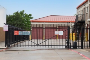Public Storage - Bedford - 3124 Harwood Rd - Photo 4