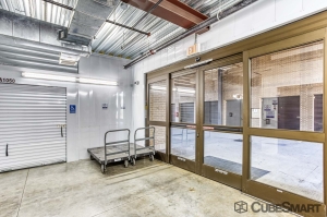 CubeSmart Self Storage - TX Sugar Land Hwy 6 - Photo 10