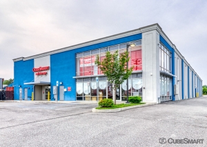 CubeSmart Self Storage - NY Deer Park Long Island Avenue