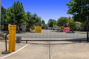 Public Storage - Grand Prairie - 1102 W Pioneer Pkwy - Photo 4