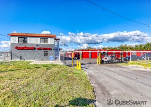 CubeSmart Self Storage - FL Tampa W Lindebaugh Ave - Photo 1