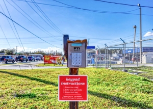 CubeSmart Self Storage - FL Tampa W Lindebaugh Ave - Photo 3