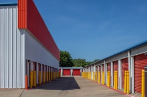 Public Storage - Grand Prairie - 425 E Pioneer Pkwy - Photo 2