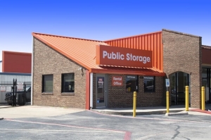 Public Storage - Grand Prairie - 425 E Pioneer Pkwy - Photo 1