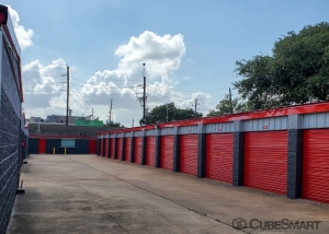 CubeSmart Self Storage - TX Houston Rippling Water Drive - Photo 2