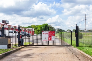 Devon Self Storage - 9117 - Getwell - Photo 3