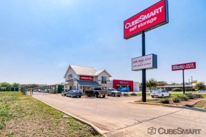 CubeSmart Self Storage - TX Converse Kittyhawk Rd - Photo 4
