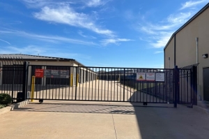 Public Storage - Edmond - 18200 N May Ave - Photo 2