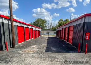 CubeSmart Self Storage - TX Seguin Tabernacle St - Photo 3