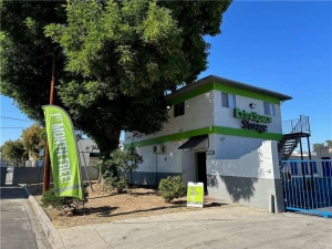 Extra Space Storage - 6006 - Reseda - Canby Ave