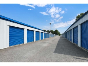 Extra Space Storage - 2145 - North Vernon - Walnut St - Photo 5