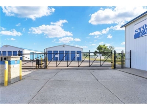 Extra Space Storage - 2148 - Muncie - Centennial Ave - Photo 2