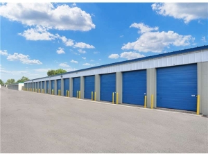 Extra Space Storage - 2149 - Muncie - Granville Ave - Photo 4