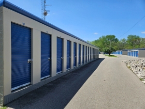 Extra Space Storage - 2184 - Columbus - 15th St. - Photo 4